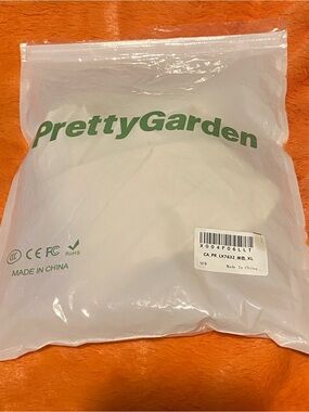 Women's Short Sleeve Tee in White - Casual Essential - Pretty Garden
